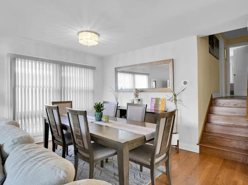 4339 West 83rd Street Chicago IL 60652
