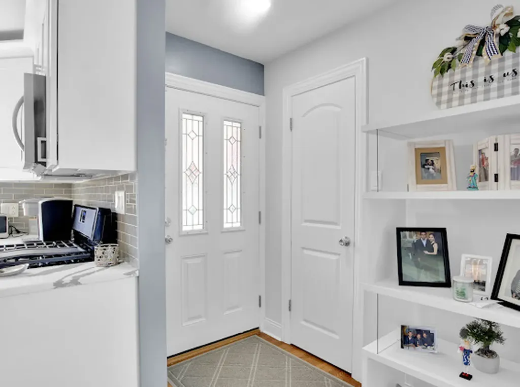4339 West 83rd Street Chicago IL 60652
