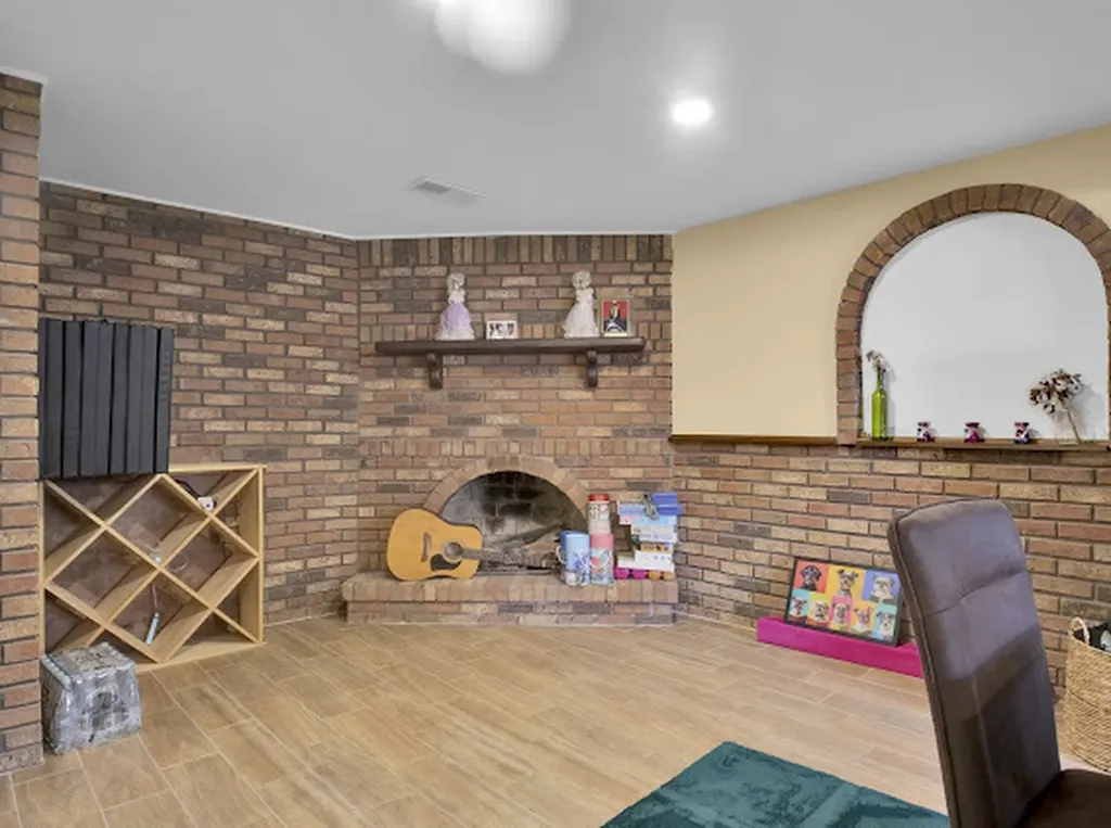 4339 West 83rd Street Chicago IL 60652