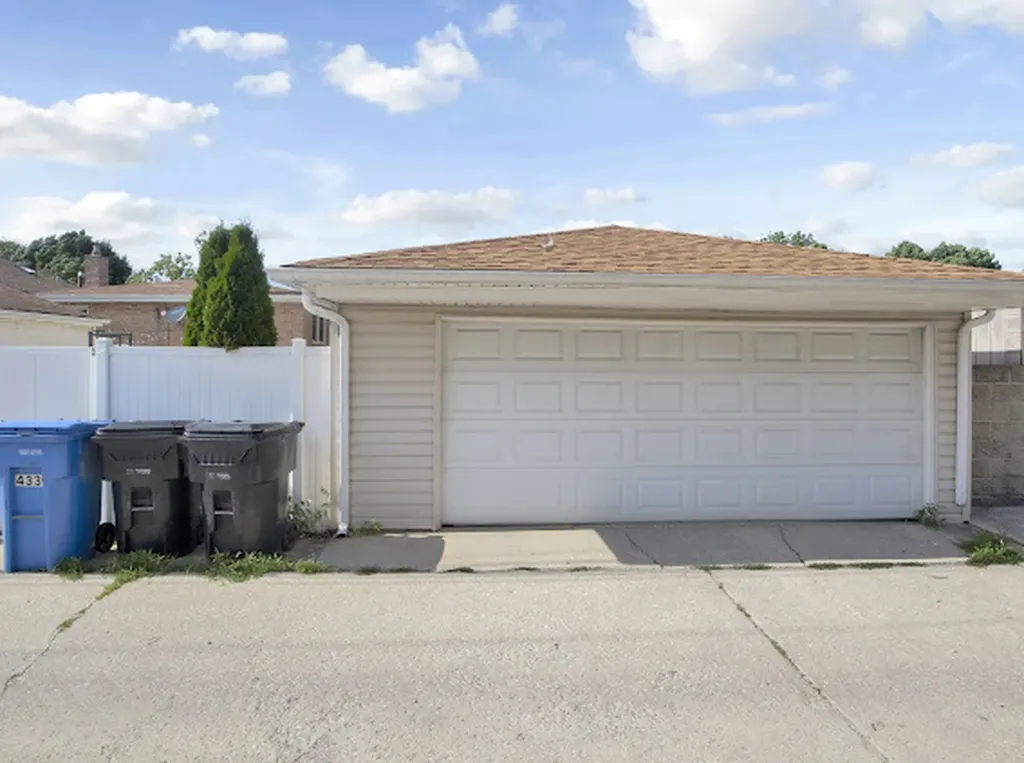 4339 West 83rd Street Chicago IL 60652