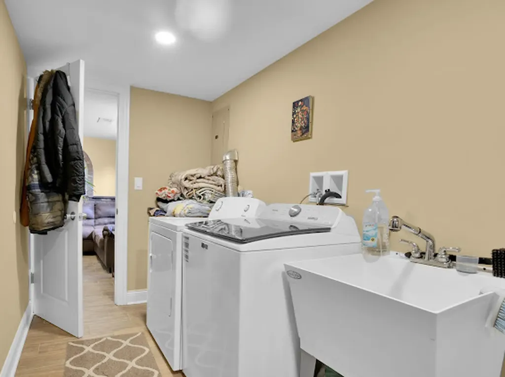 4339 West 83rd Street Chicago IL 60652