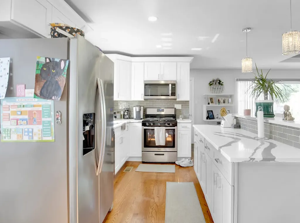 4339 West 83rd Street Chicago IL 60652