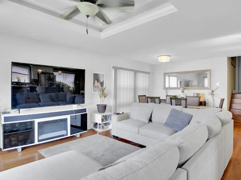 4339 West 83rd Street Chicago IL 60652