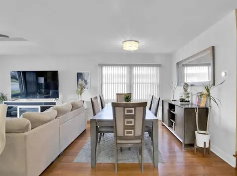 4339 West 83rd Street Chicago IL 60652