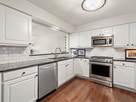 1572 West Ethans Glen Drive Palatine IL 60067