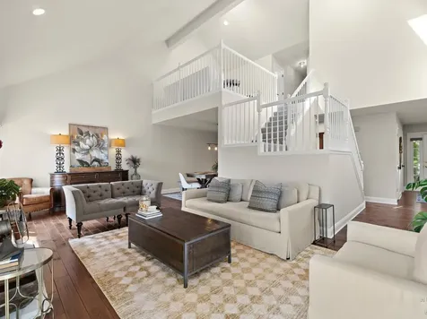 1572 West Ethans Glen Drive Palatine IL 60067