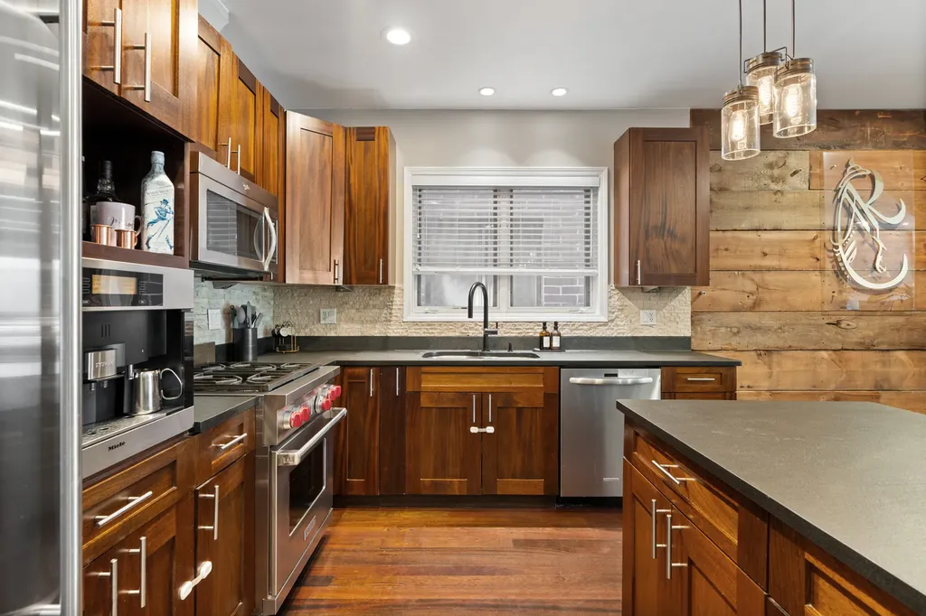 1461 West Grand Avenue Chicago IL 60642