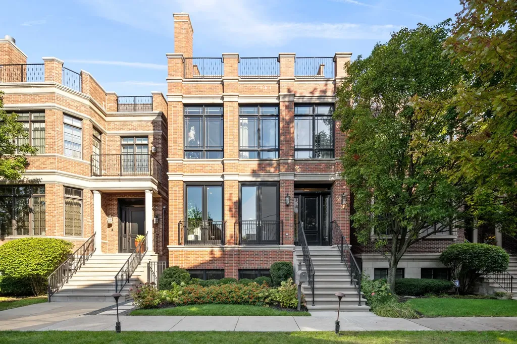 1634 West Surf Street Chicago IL 60657