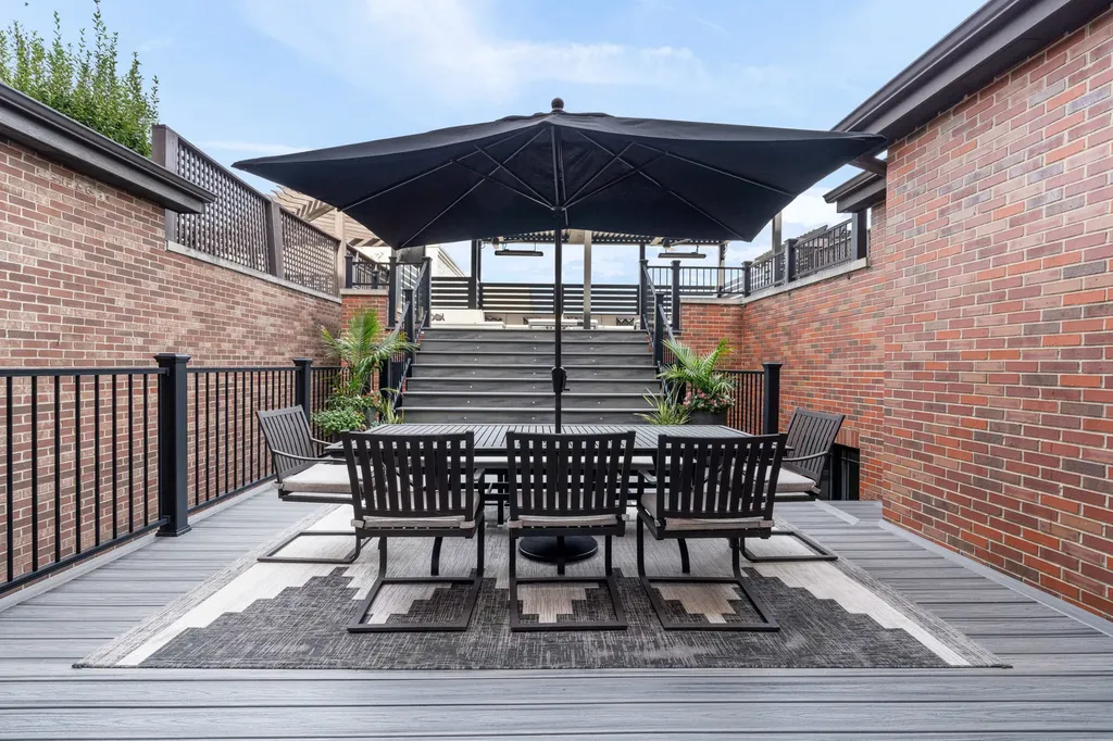 1634 West Surf Street Chicago IL 60657