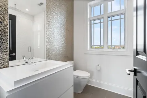 1634 West Surf Street Chicago IL 60657
