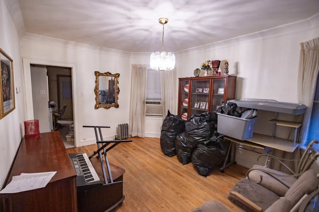 8419 South Maryland Avenue Chicago IL 60619