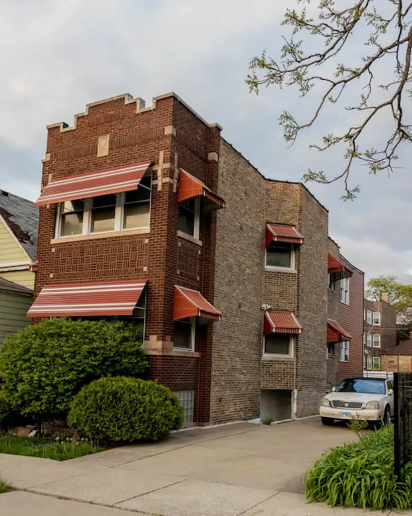 8419 South Maryland Avenue Chicago IL 60619