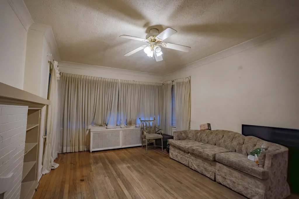 8419 South Maryland Avenue Chicago IL 60619