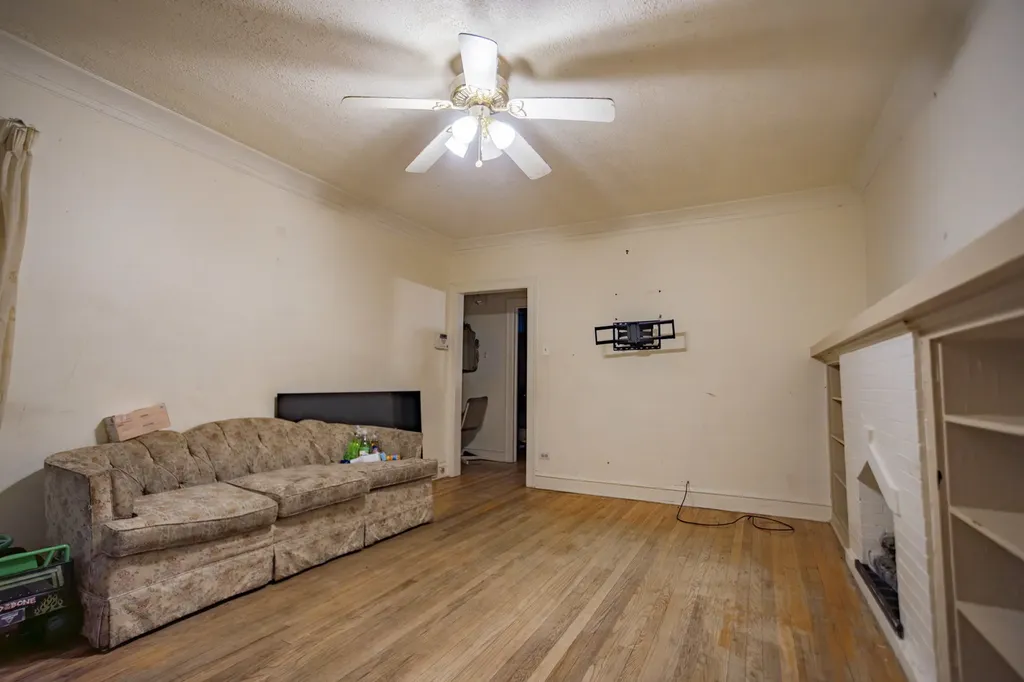 8419 South Maryland Avenue Chicago IL 60619