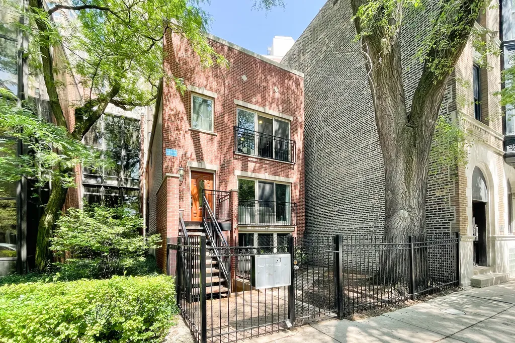2127 North Clark Street Chicago IL 60614