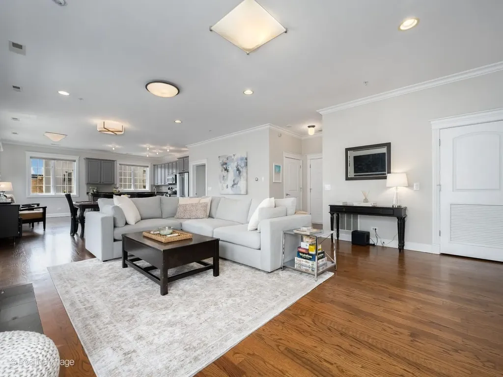 1453 West Irving Park Road Chicago IL 60613