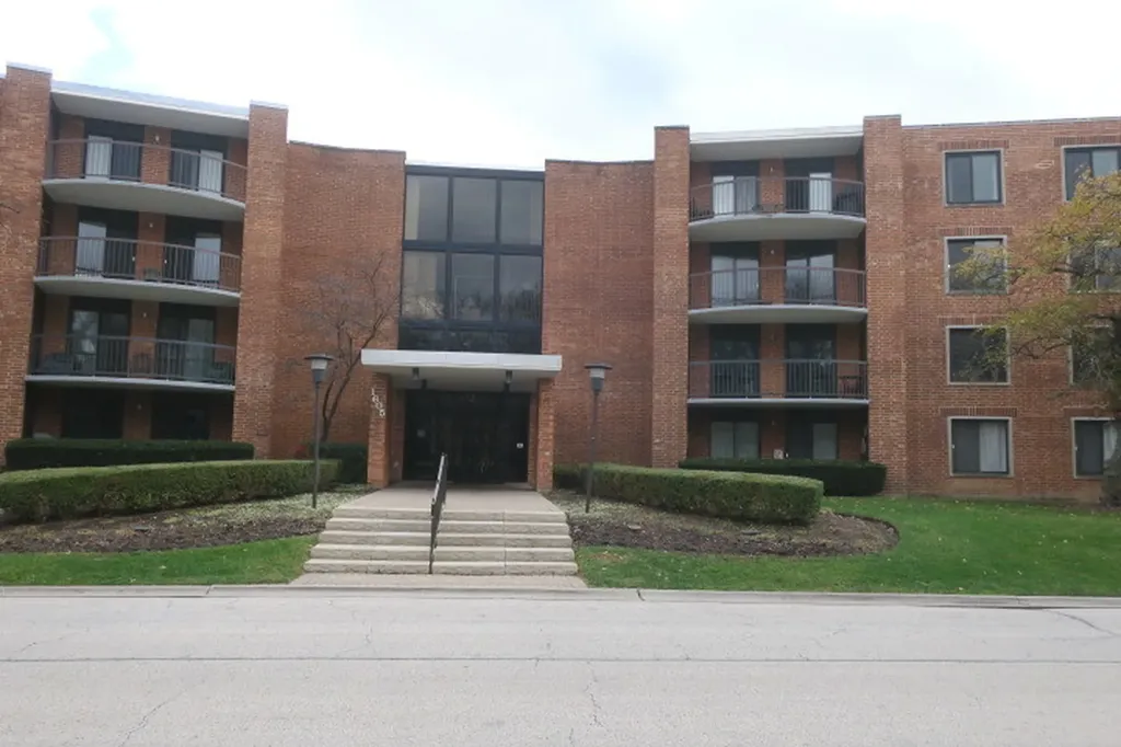 1605 East Central Road Arlington Heights IL 60005