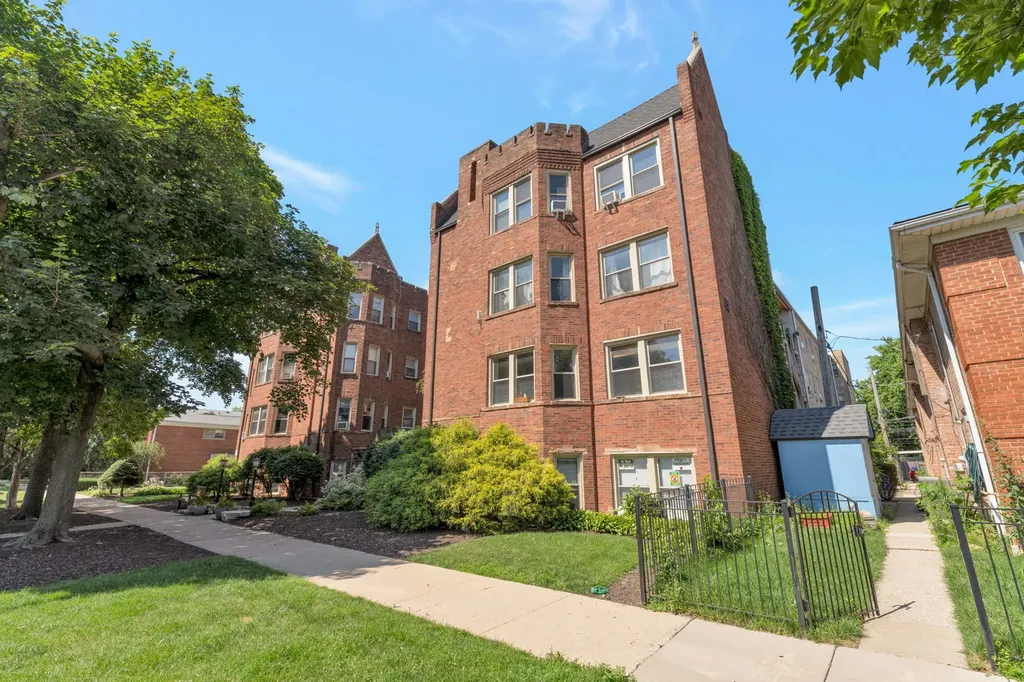 4126 North Kedvale Avenue Chicago IL 60641