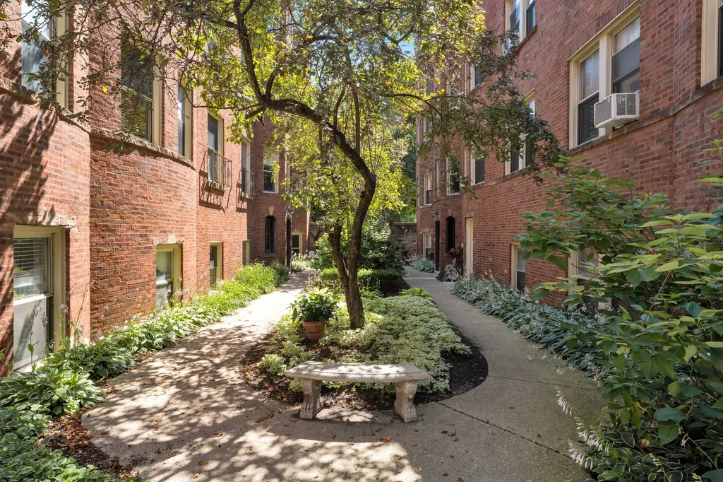 4126 North Kedvale Avenue Chicago IL 60641