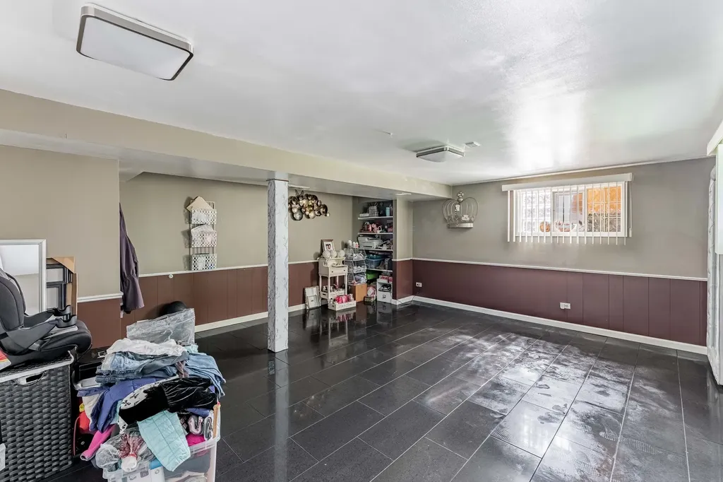 433 East Cherry Hill Drive Addison IL 60101