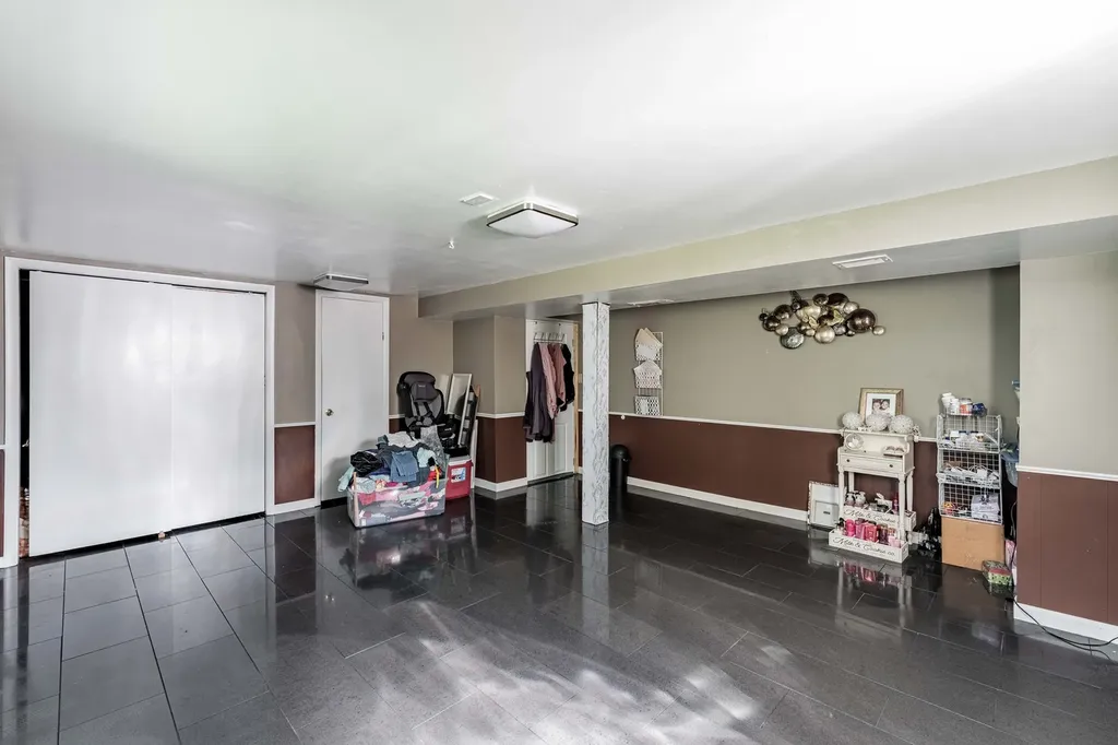 433 East Cherry Hill Drive Addison IL 60101