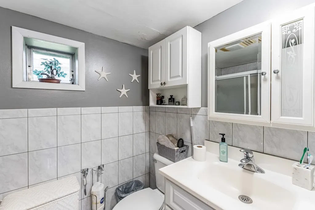 433 East Cherry Hill Drive Addison IL 60101