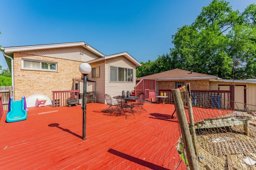 433 East Cherry Hill Drive Addison IL 60101