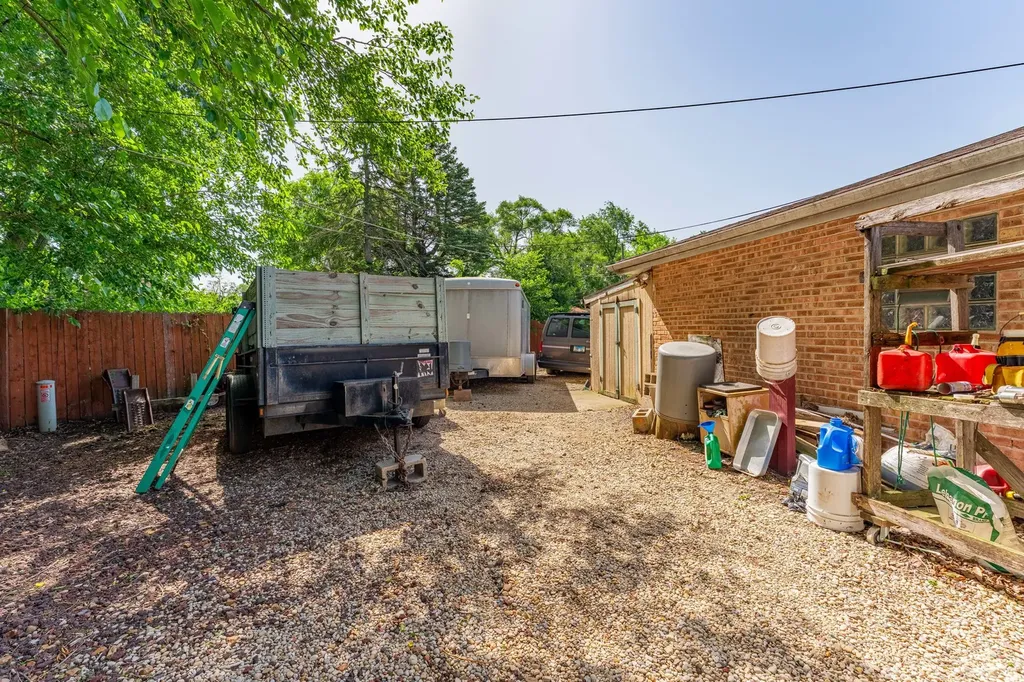 433 East Cherry Hill Drive Addison IL 60101
