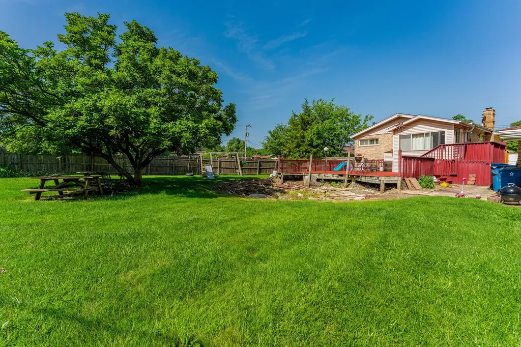 433 East Cherry Hill Drive Addison IL 60101