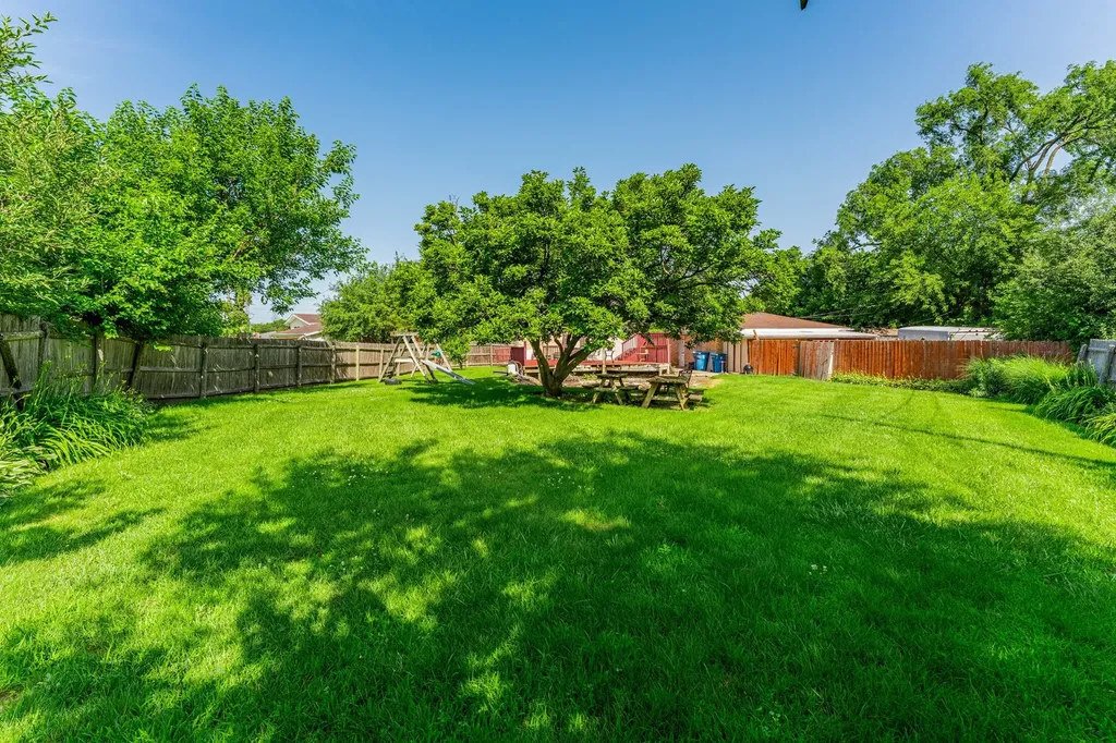 433 East Cherry Hill Drive Addison IL 60101
