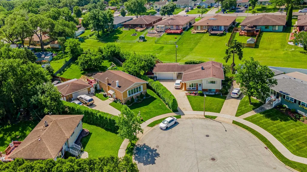 433 East Cherry Hill Drive Addison IL 60101