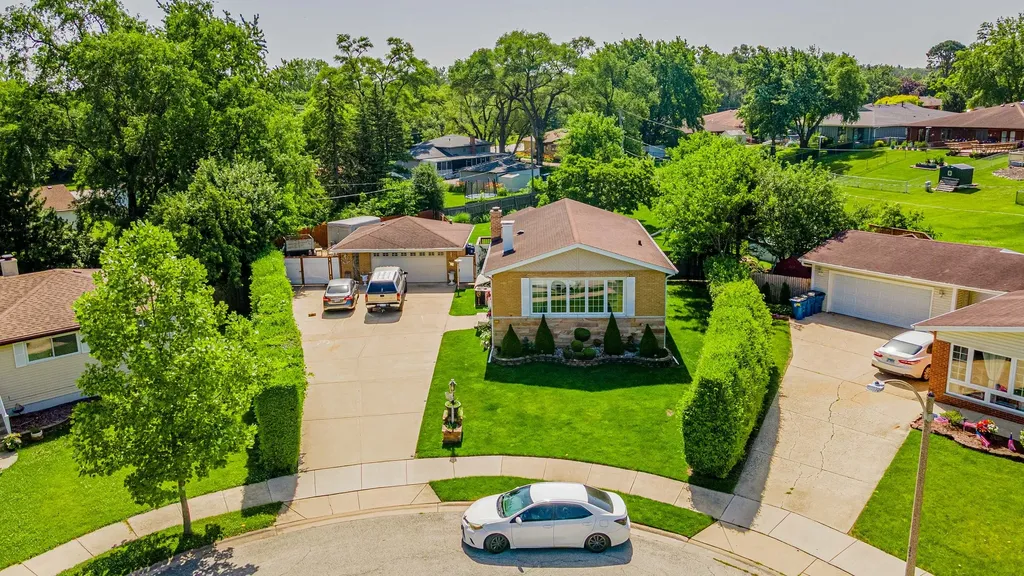 433 East Cherry Hill Drive Addison IL 60101