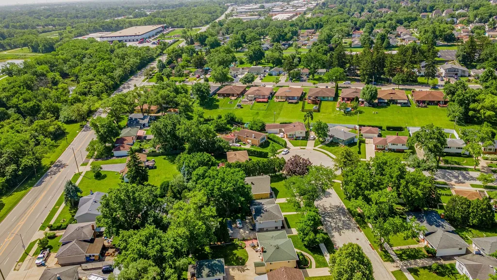433 East Cherry Hill Drive Addison IL 60101