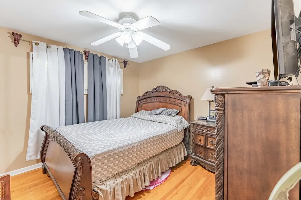 433 East Cherry Hill Drive Addison IL 60101
