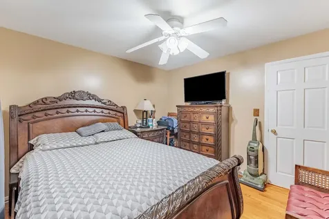 433 East Cherry Hill Drive Addison IL 60101