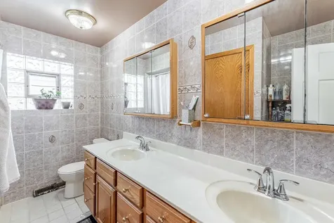 433 East Cherry Hill Drive Addison IL 60101