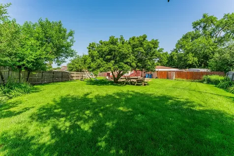 433 East Cherry Hill Drive Addison IL 60101
