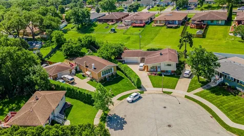 433 East Cherry Hill Drive Addison IL 60101
