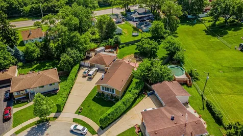 433 East Cherry Hill Drive Addison IL 60101