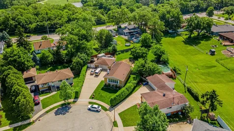 433 East Cherry Hill Drive Addison IL 60101