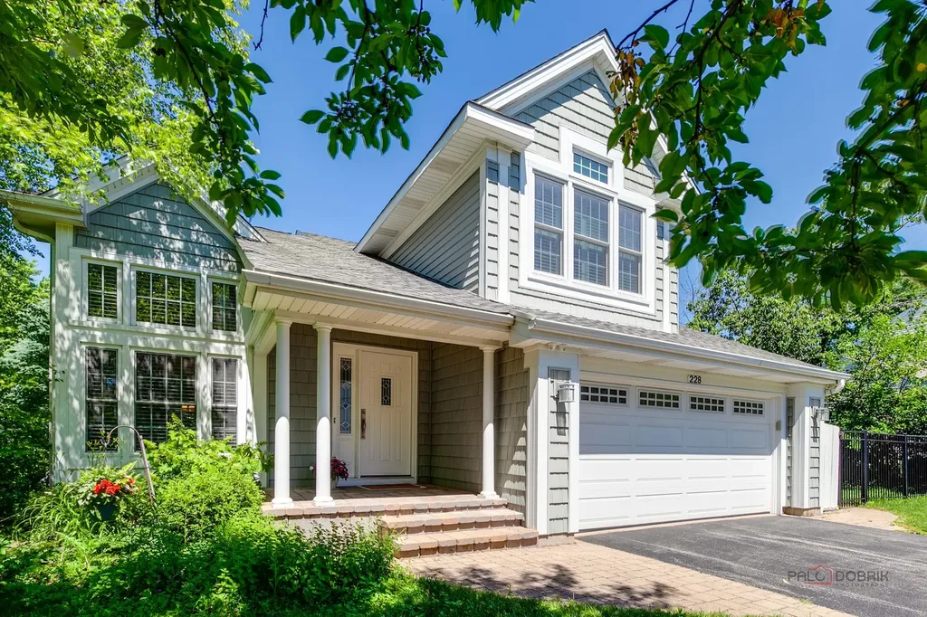 228 Southridge Drive Gurnee IL 60031