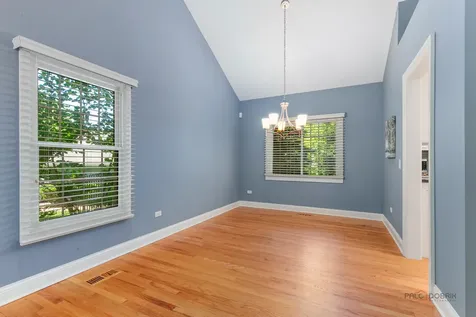 228 Southridge Drive Gurnee IL 60031