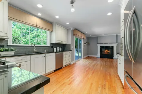 228 Southridge Drive Gurnee IL 60031