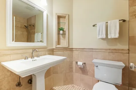 228 Southridge Drive Gurnee IL 60031