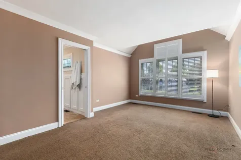 228 Southridge Drive Gurnee IL 60031