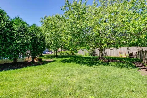 228 Southridge Drive Gurnee IL 60031