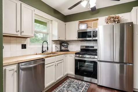 819 Greglynn Street Machesney Park IL 61115