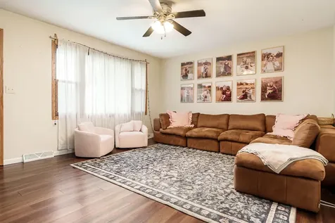 819 Greglynn Street Machesney Park IL 61115