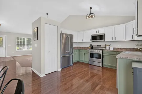 1713 Aaron Lane Joliet IL 60431