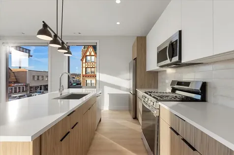 3953 West Dakin Street Chicago IL 60618